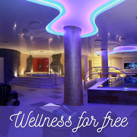 Boutique Hotel Ambiente ****+ كارلوفي فاري المظهر الخارجي الصورة