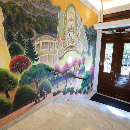 Boutique Hotel Ambiente ****+ كارلوفي فاري المظهر الخارجي الصورة