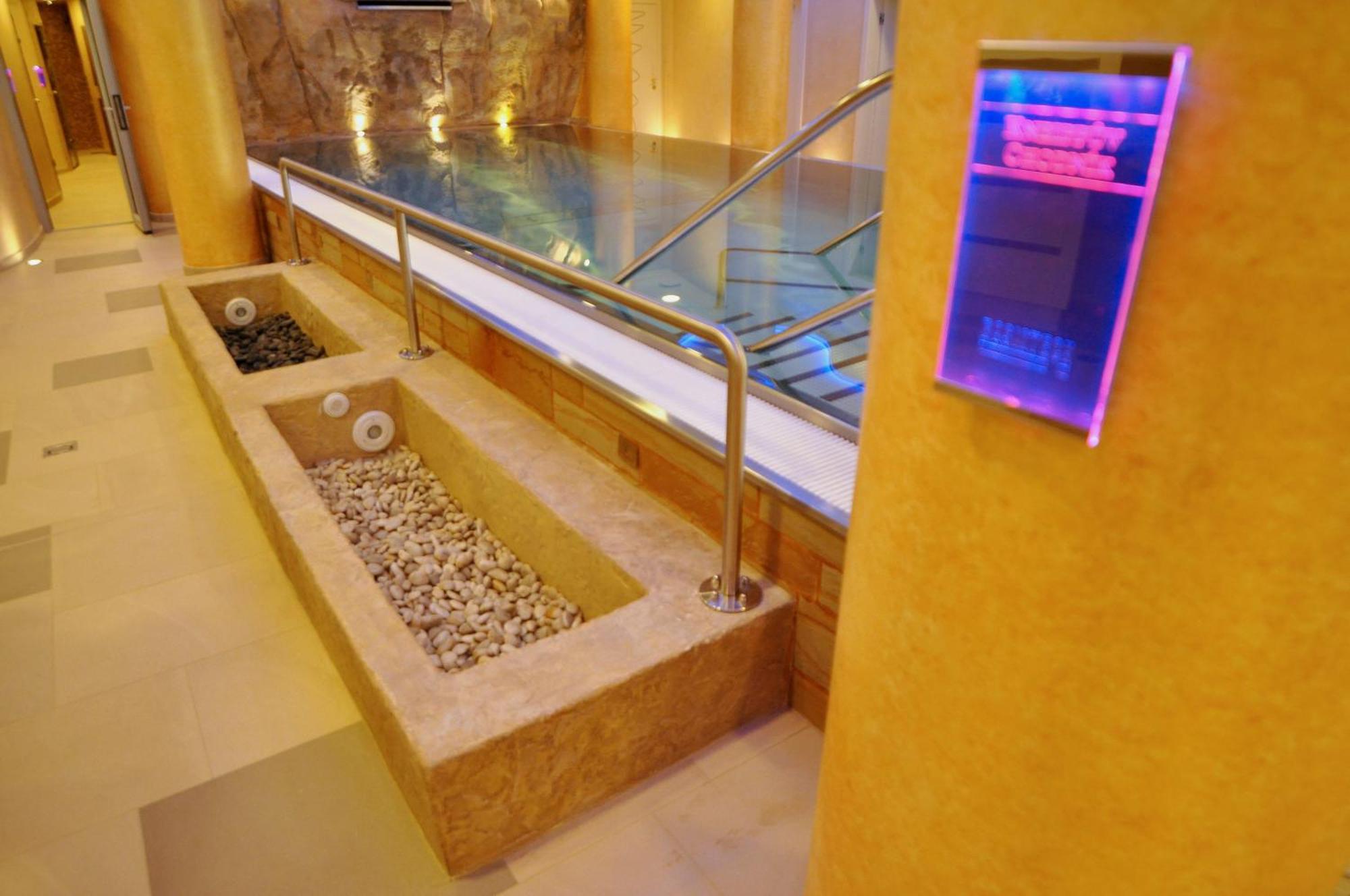 Boutique Hotel Ambiente ****+ كارلوفي فاري المظهر الخارجي الصورة