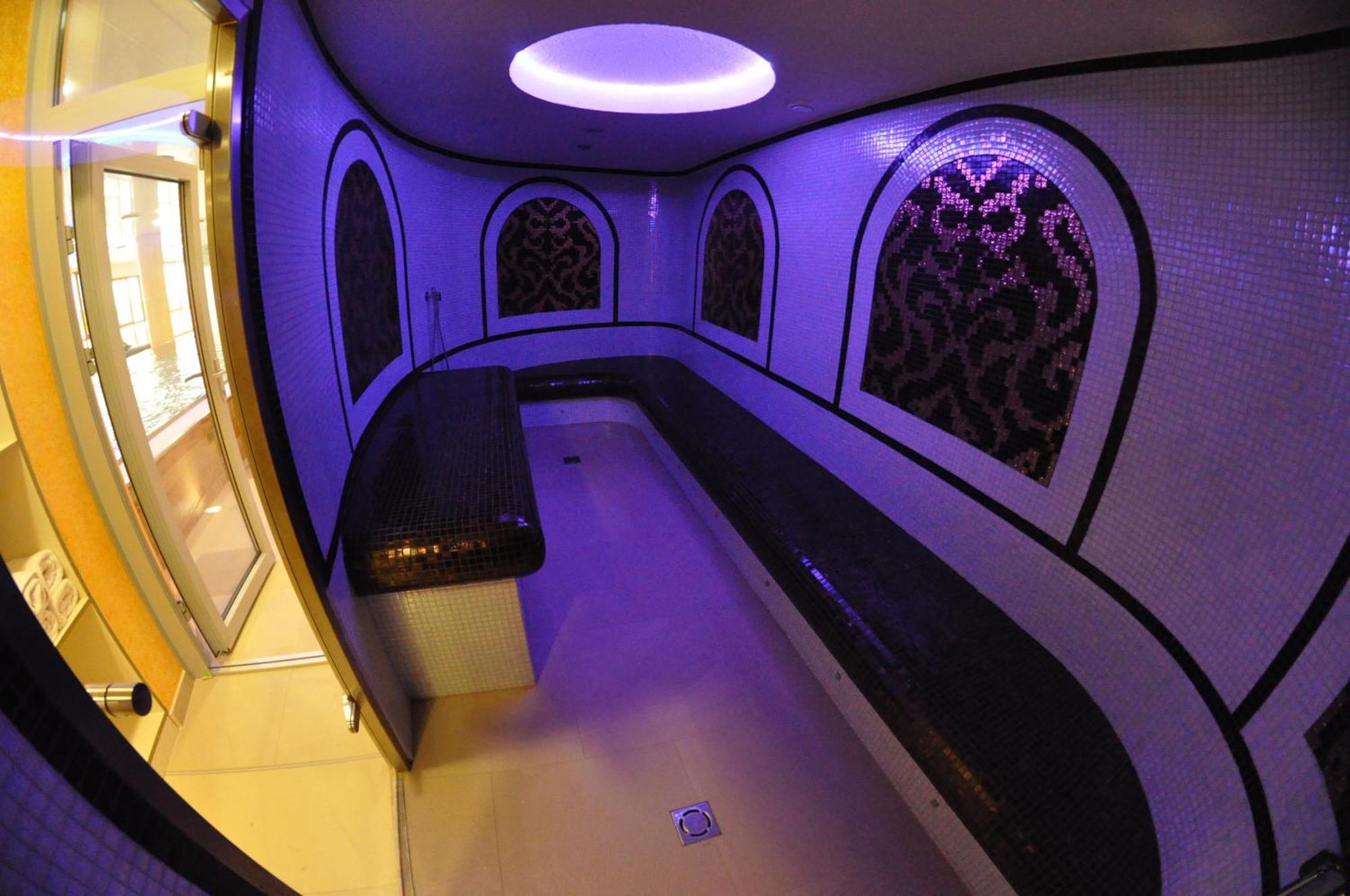 Boutique Hotel Ambiente ****+ كارلوفي فاري المظهر الخارجي الصورة