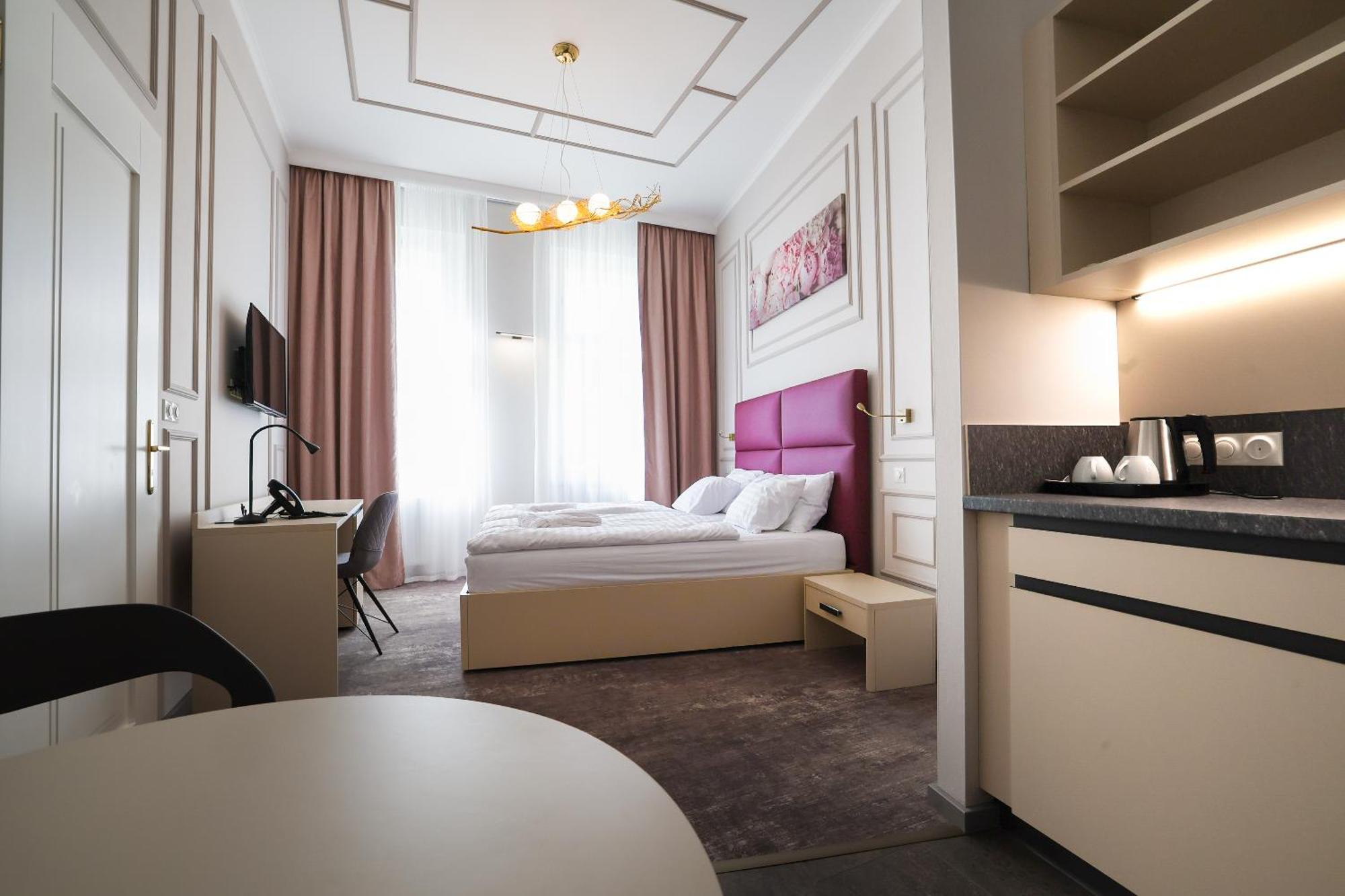 Boutique Hotel Ambiente ****+ كارلوفي فاري المظهر الخارجي الصورة