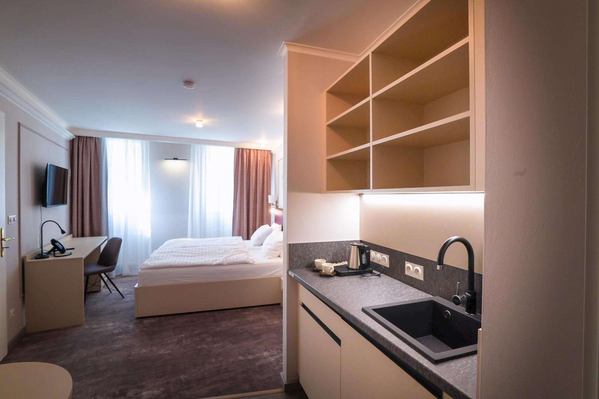 Boutique Hotel Ambiente ****+ كارلوفي فاري المظهر الخارجي الصورة