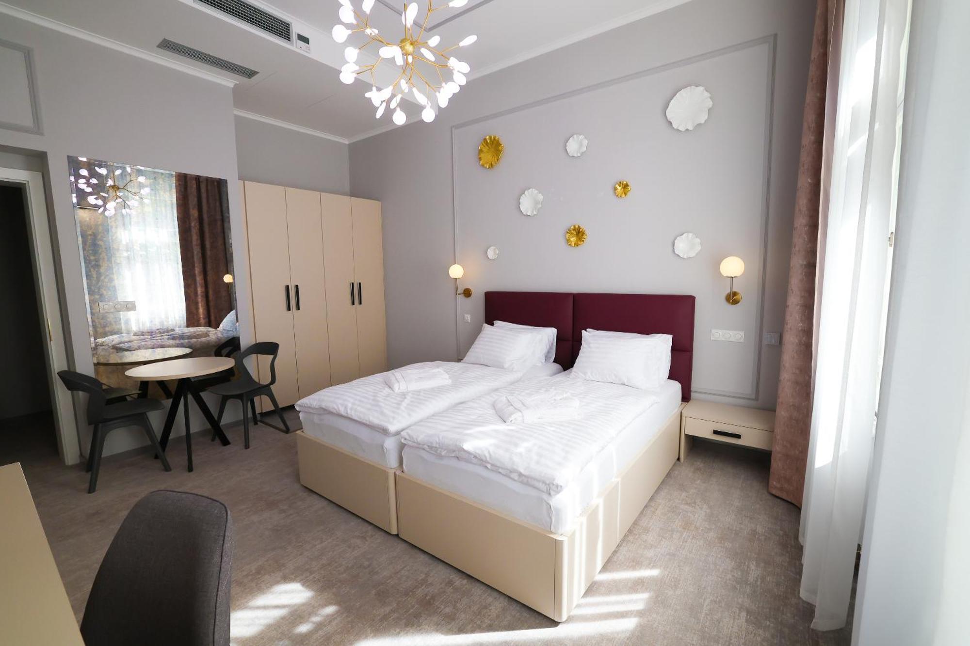 Boutique Hotel Ambiente ****+ كارلوفي فاري المظهر الخارجي الصورة