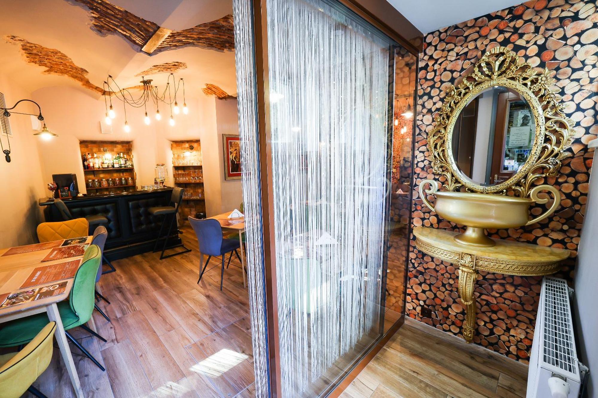 Boutique Hotel Ambiente ****+ كارلوفي فاري المظهر الخارجي الصورة