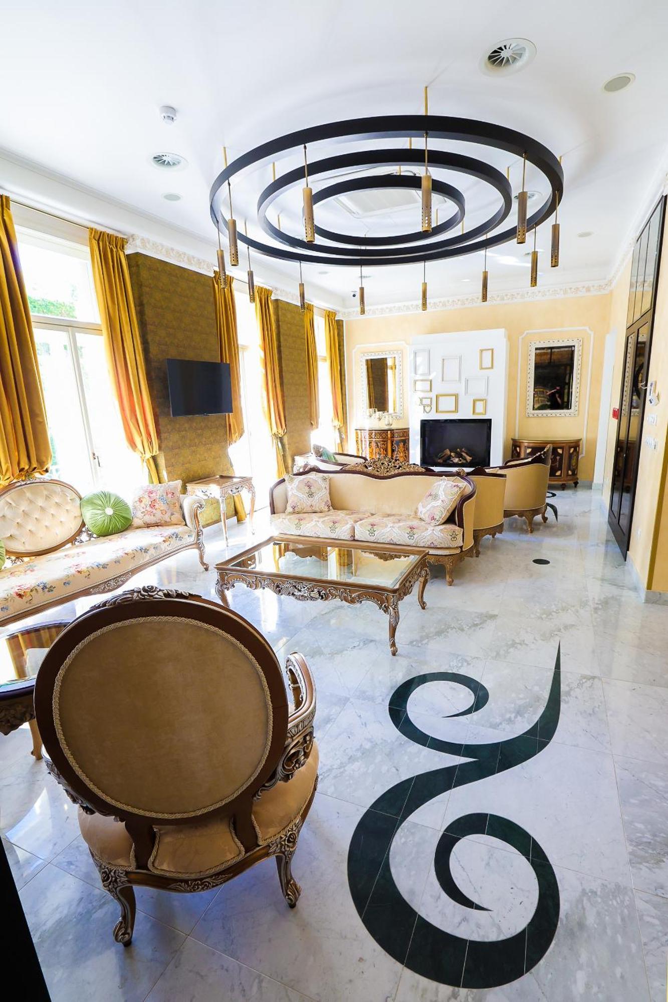 Boutique Hotel Ambiente ****+ كارلوفي فاري المظهر الخارجي الصورة