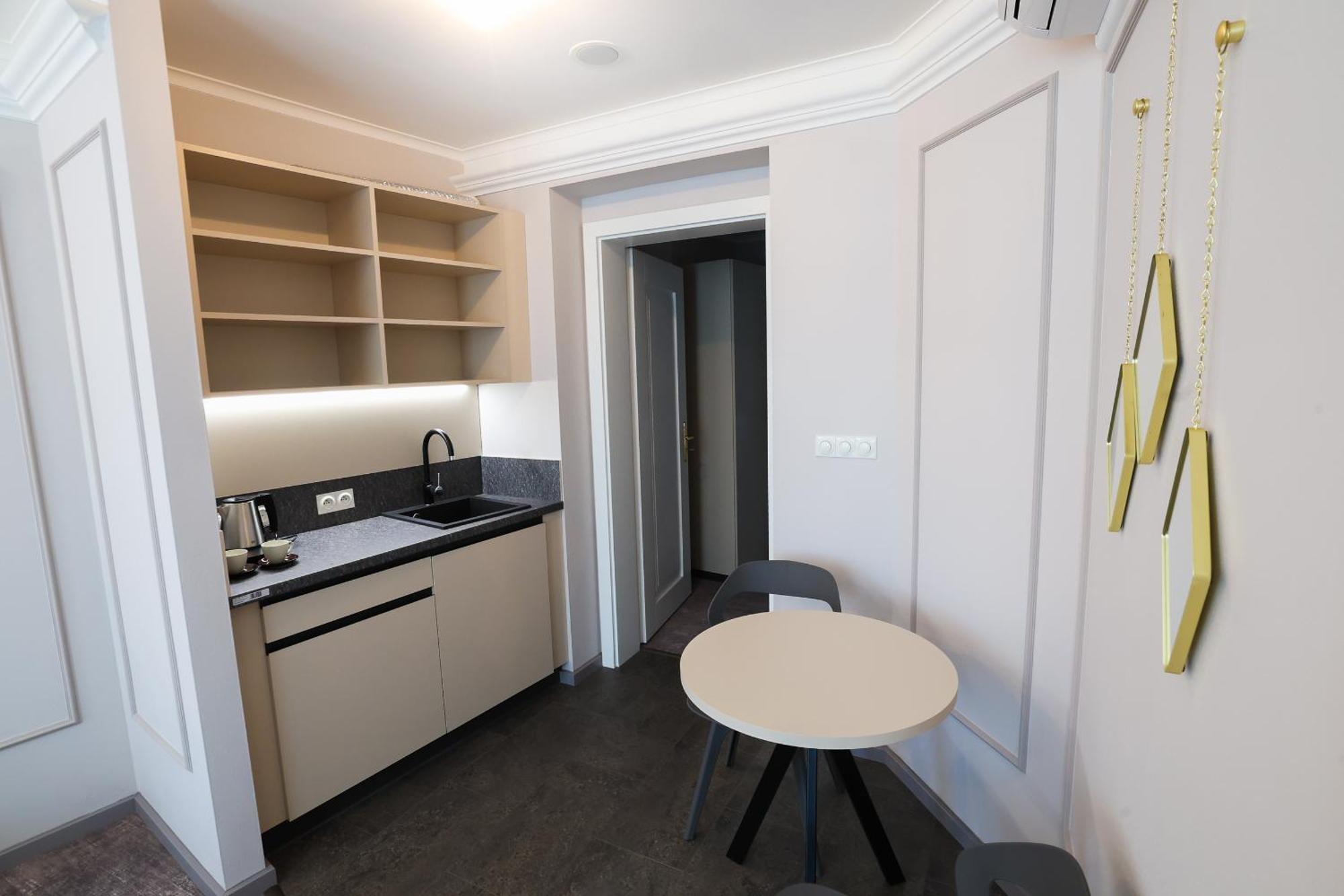 Boutique Hotel Ambiente ****+ كارلوفي فاري المظهر الخارجي الصورة
